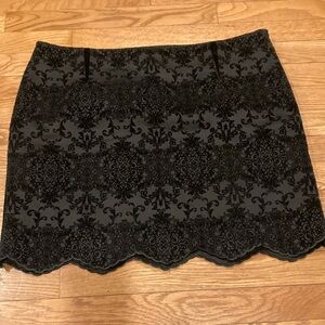 Laundry NWOT embroidered velvet mini skirt